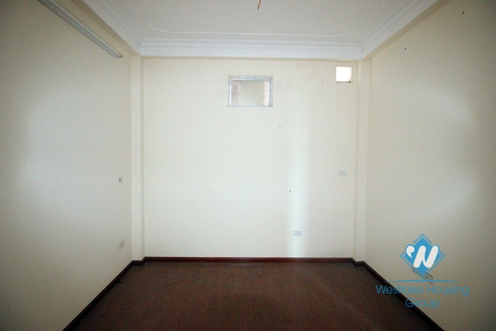 6th floor house for lease in Doi Can, Ba Dinh district.
